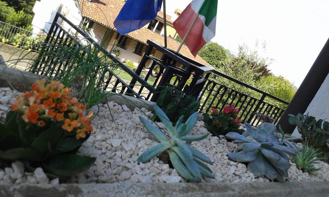 B&B Villa Mirella Casnate Con Bernate Екстер'єр фото